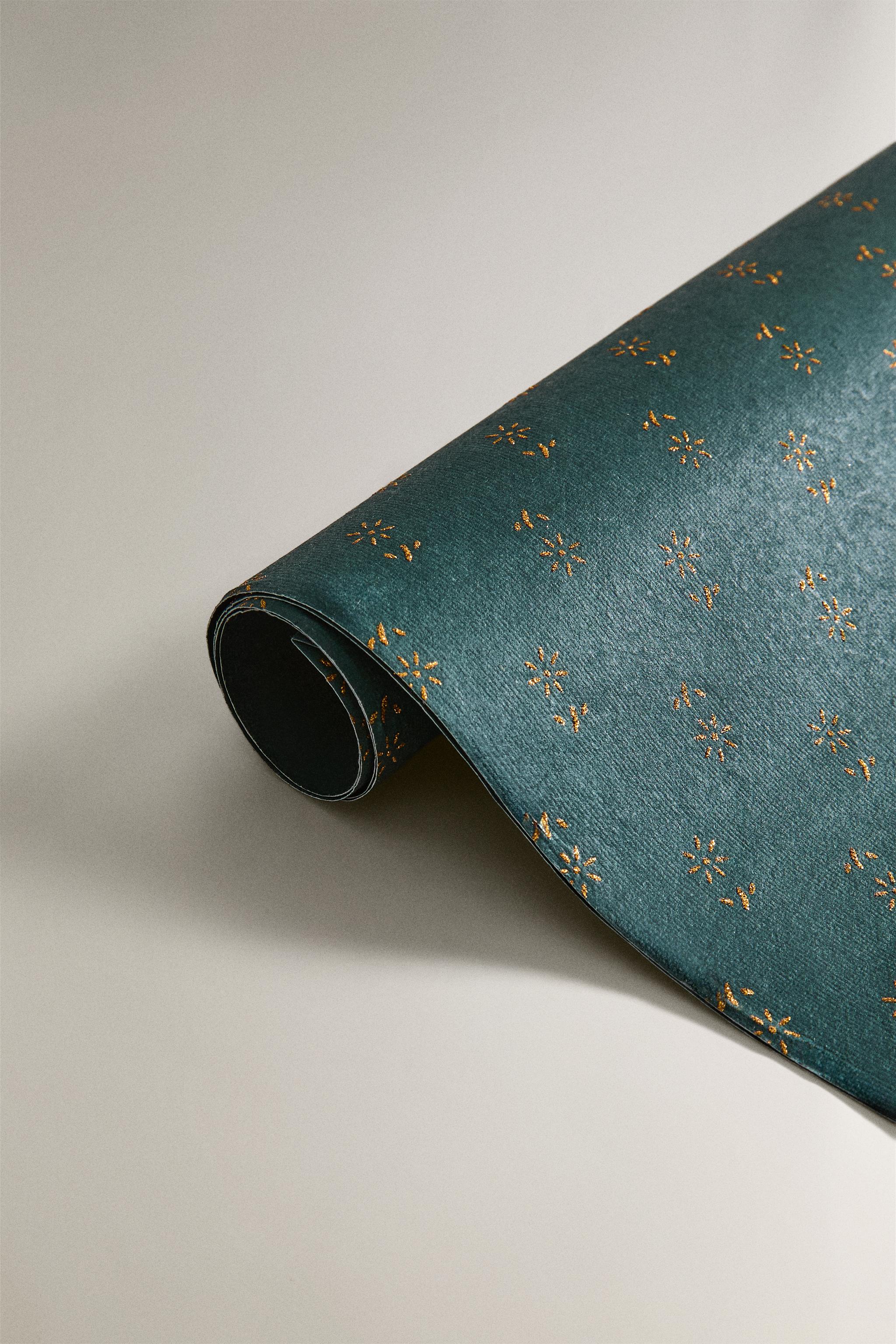 CHRISTMAS GLITTERY FLOWER WRAPPING PAPER